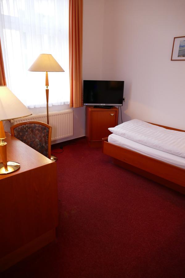 Hotel Am Dom Greifswald Buitenkant foto