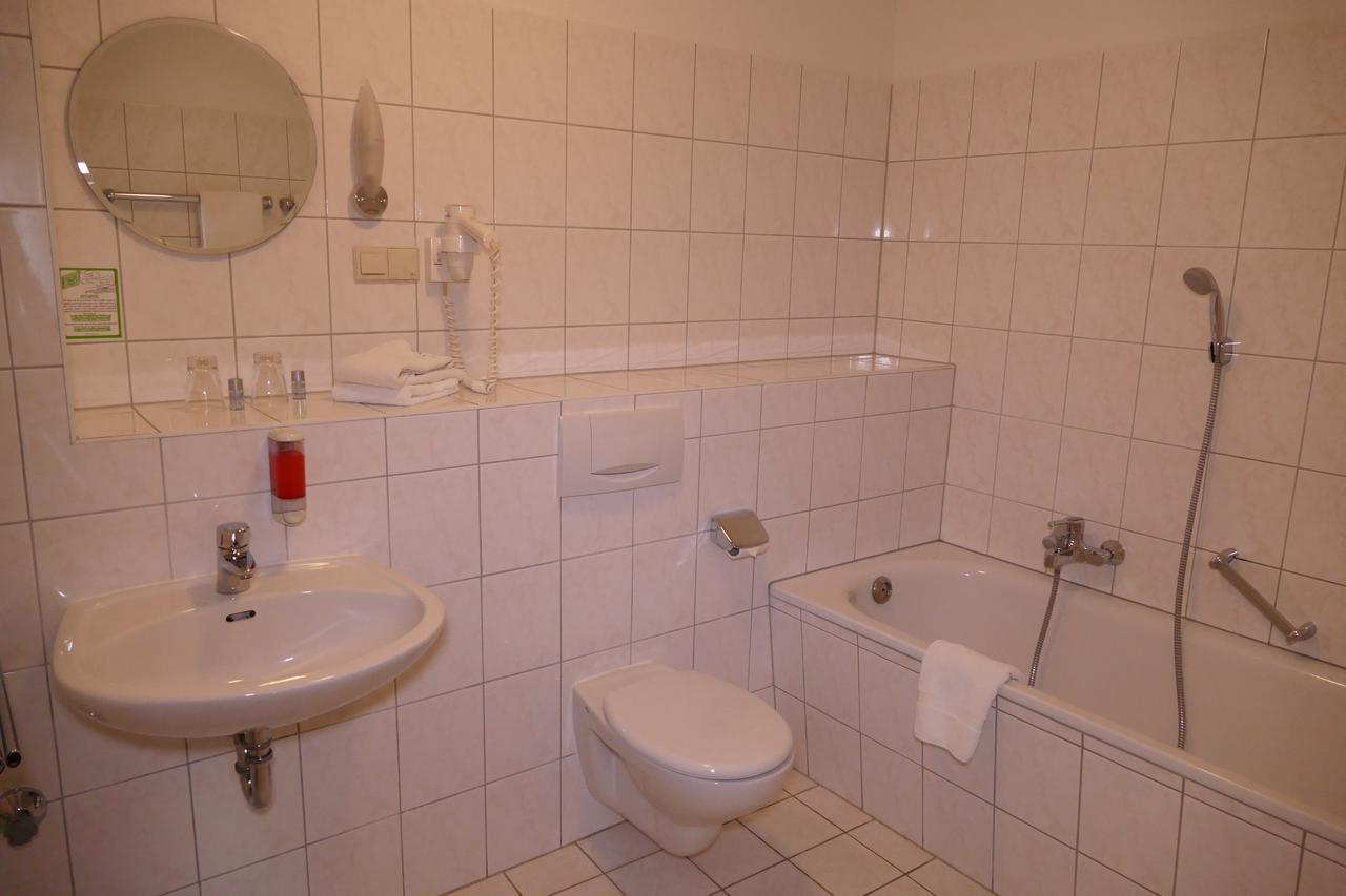 Hotel Am Dom Greifswald Buitenkant foto